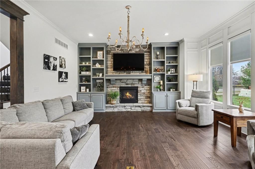 Photo 6 of 38 - 15945 W 165th Street