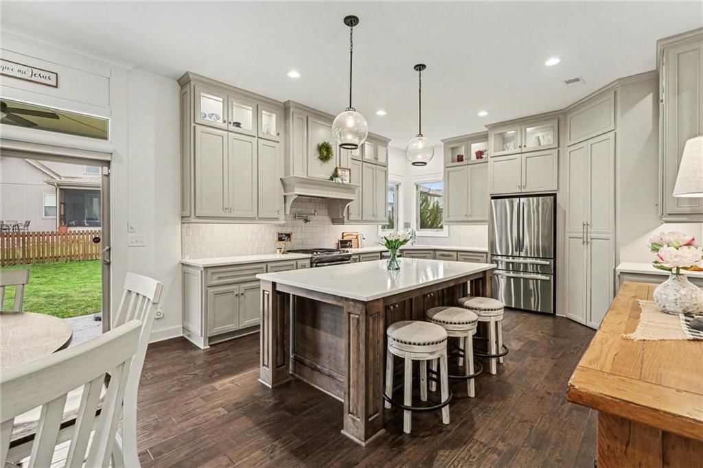 Photo 10 of 38 - 15945 W 165th Street