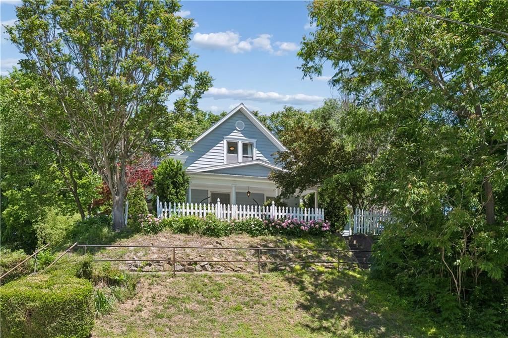 424 Walnut Street, Weston, MO