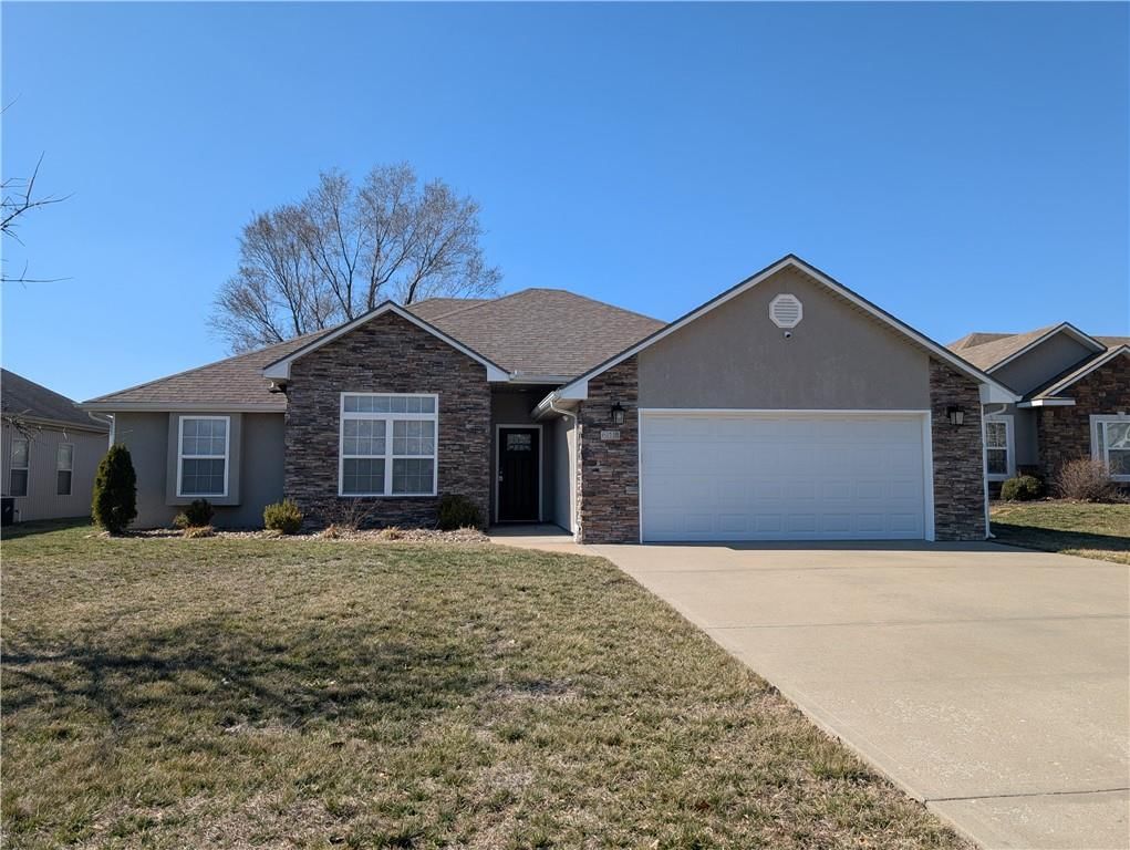 618 Oakmont Drive, Warrensburg, MO