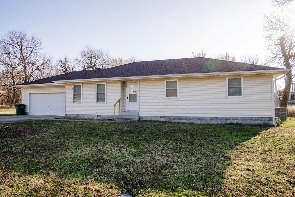 102 Steuben Court, Erie