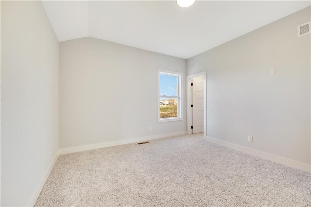 300 SW Hawthorne Court — photo 52