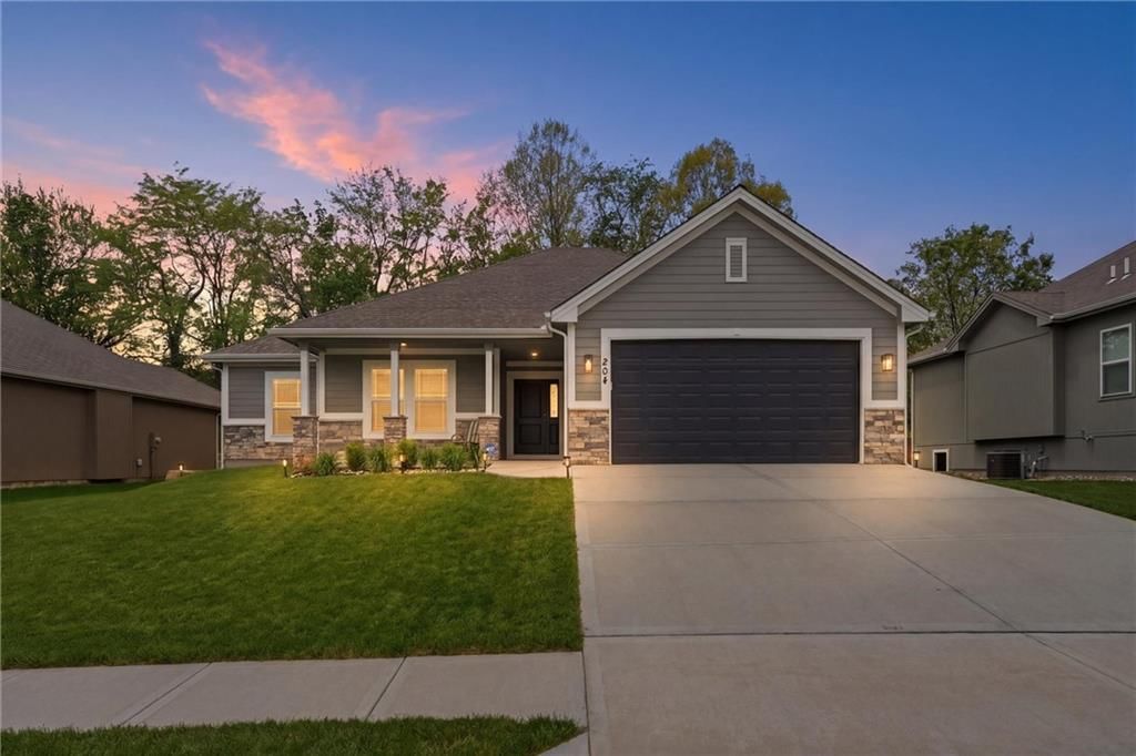 204 S MARIMACK Court, Kearney, MO