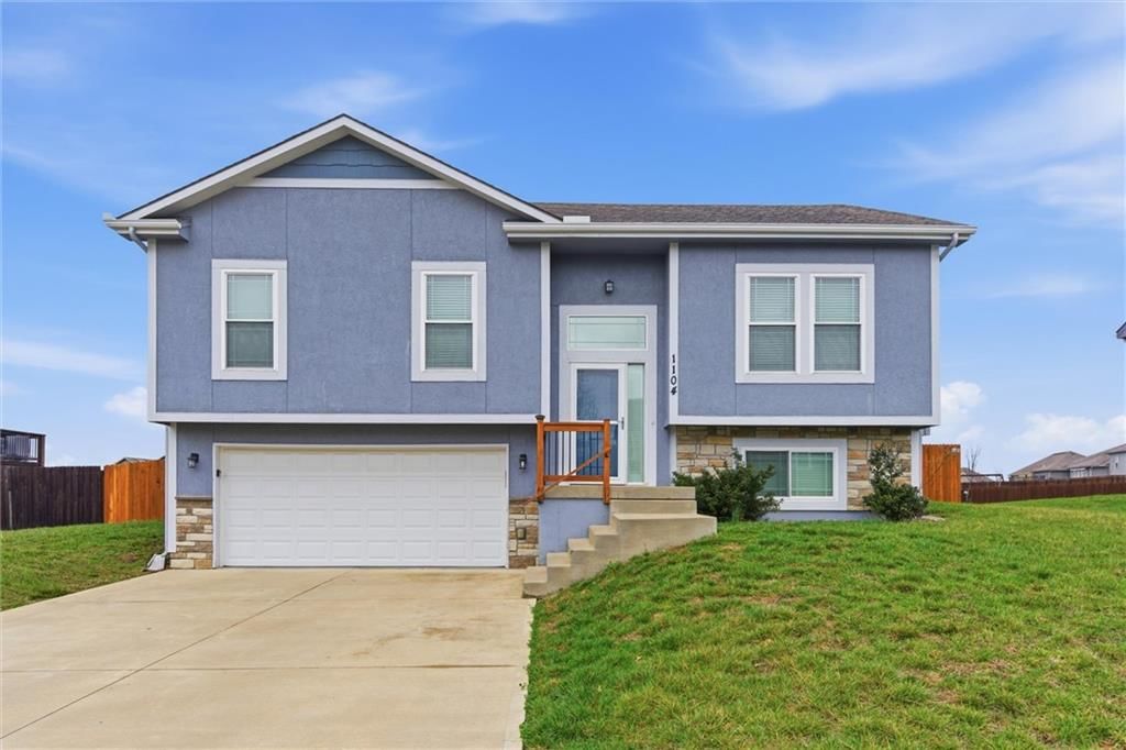 1104 SW 10th Terrace, Oak Grove, MO