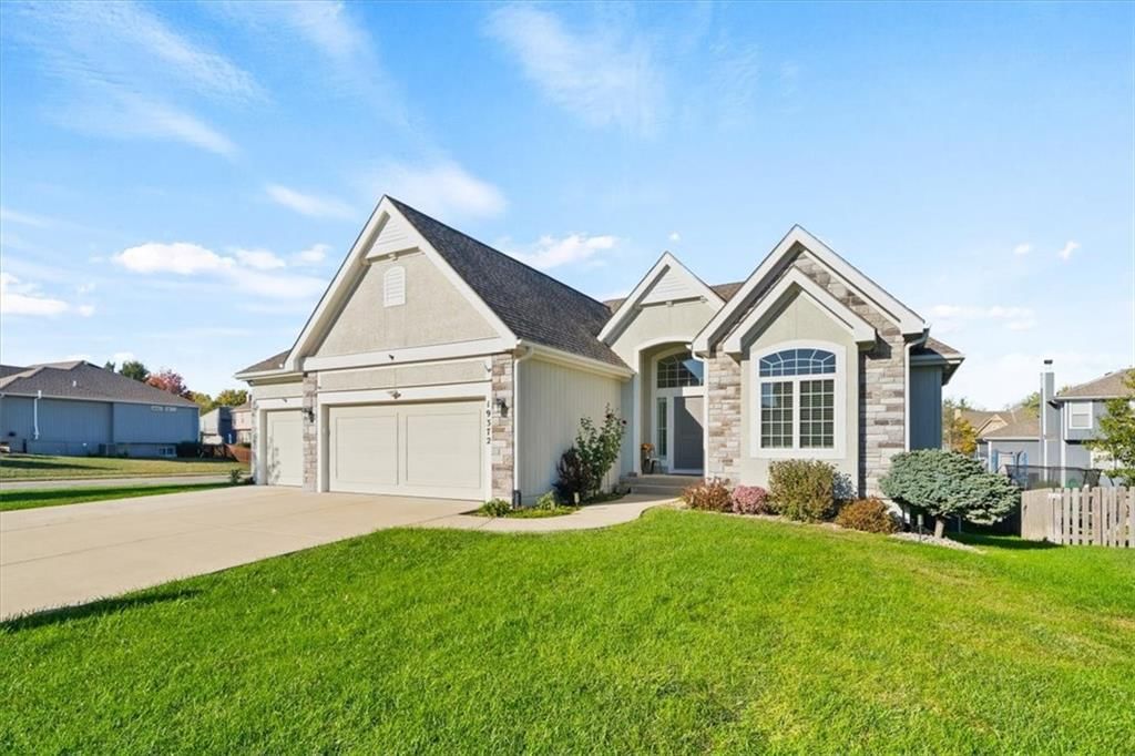 19372 W 210TH Street, Spring Hill, KS