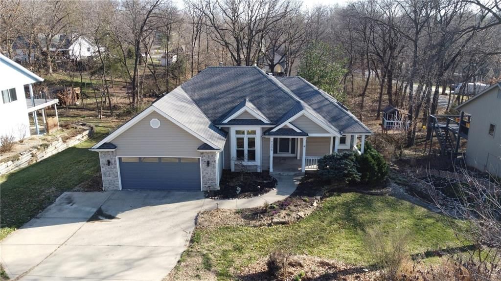 9305 NW 80th Street, Weatherby Lake, MO