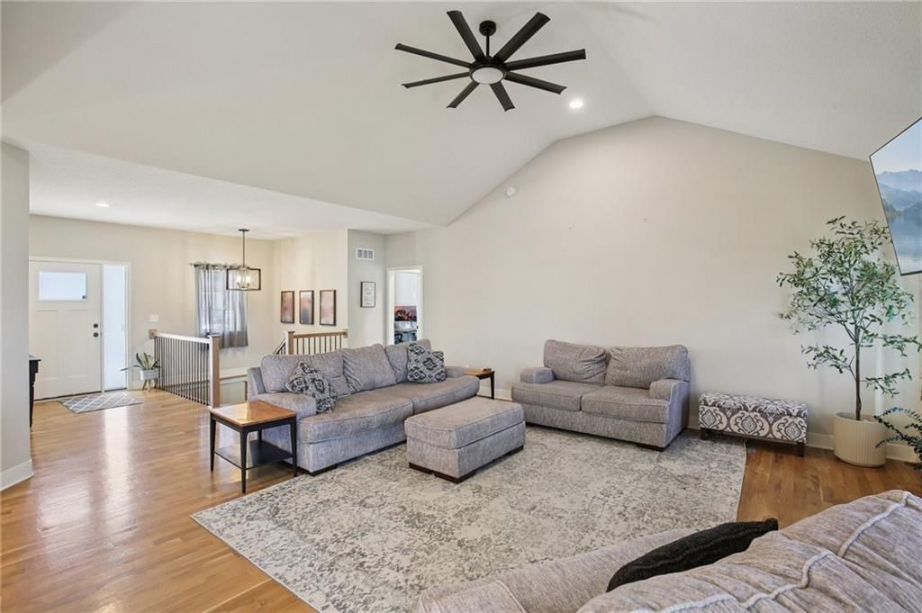 594 N Oakwood Lane — photo 4