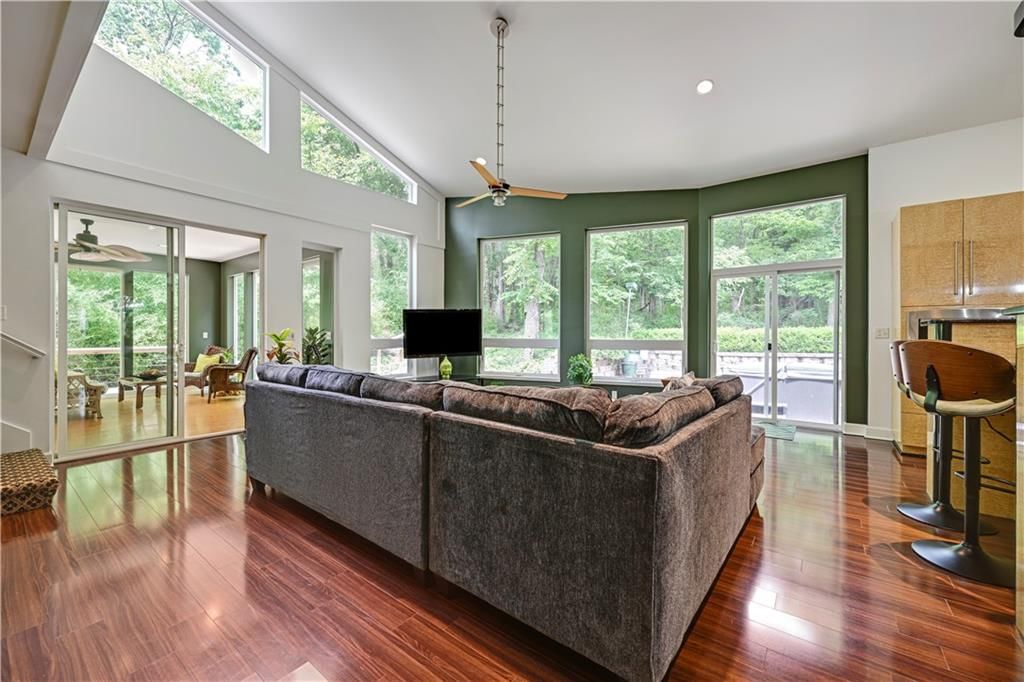 52 G Street — photo 7