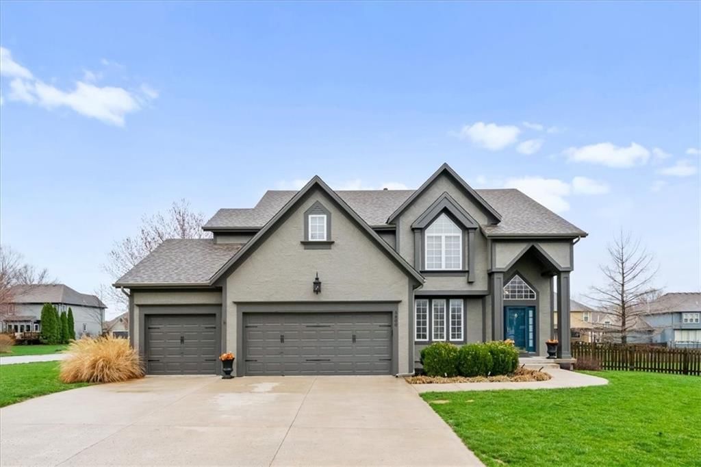 5800 NE SAPPHIRE Circle, Lee's Summit, MO