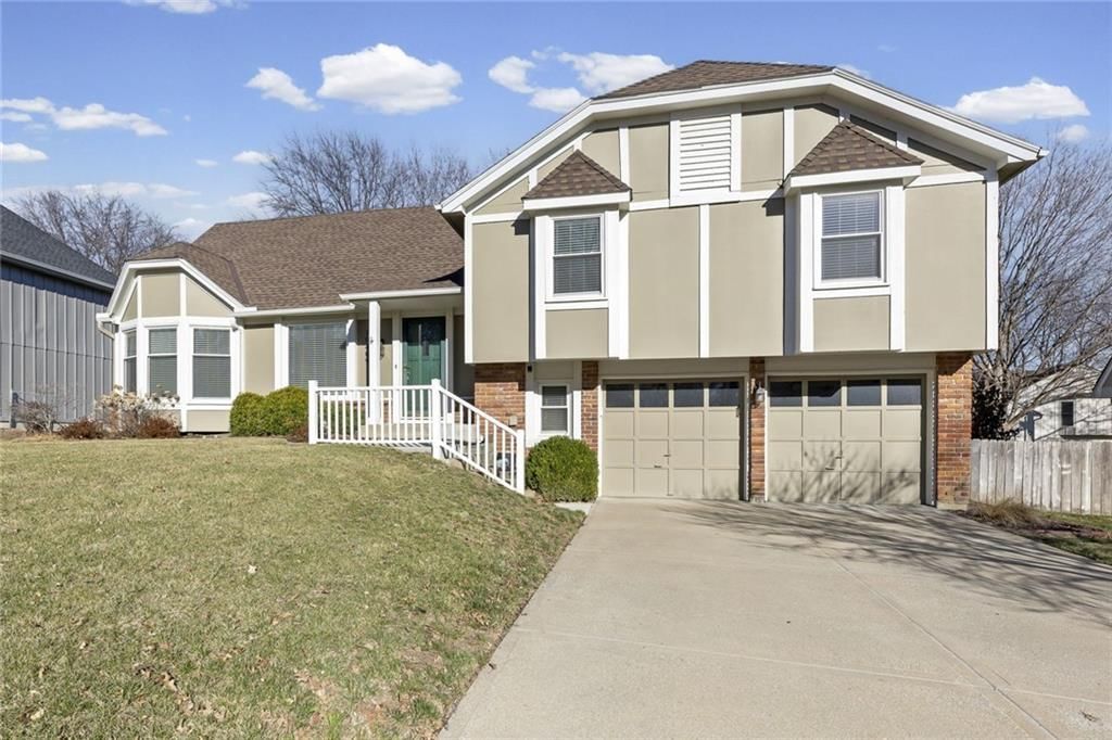 10409 Oakmont Street, Overland Park, KS