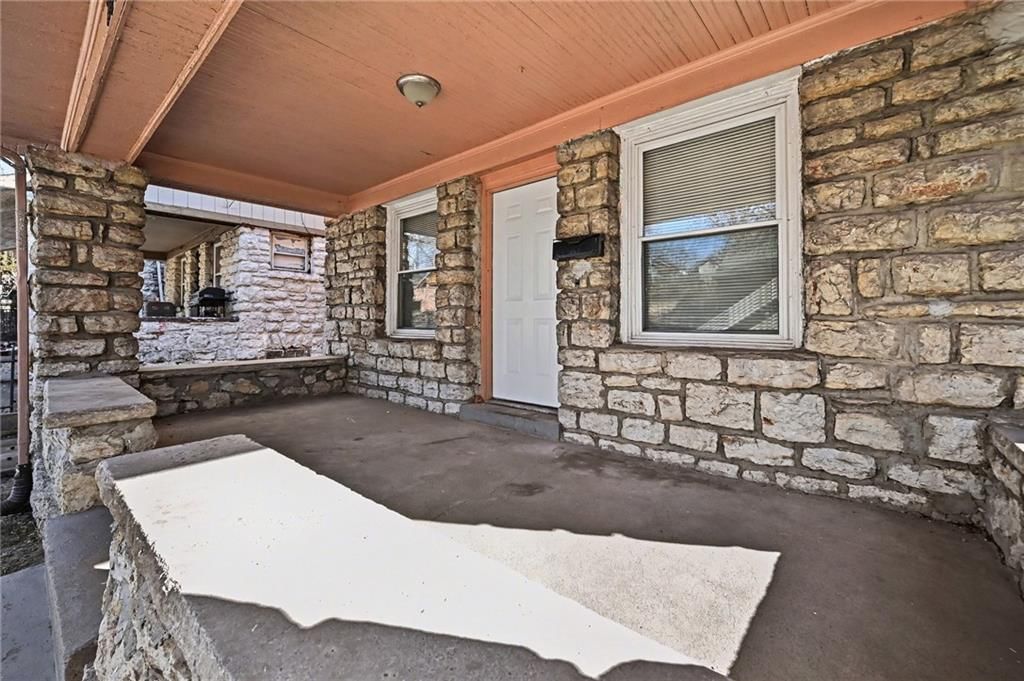 2463 Denver Avenue — photo 3