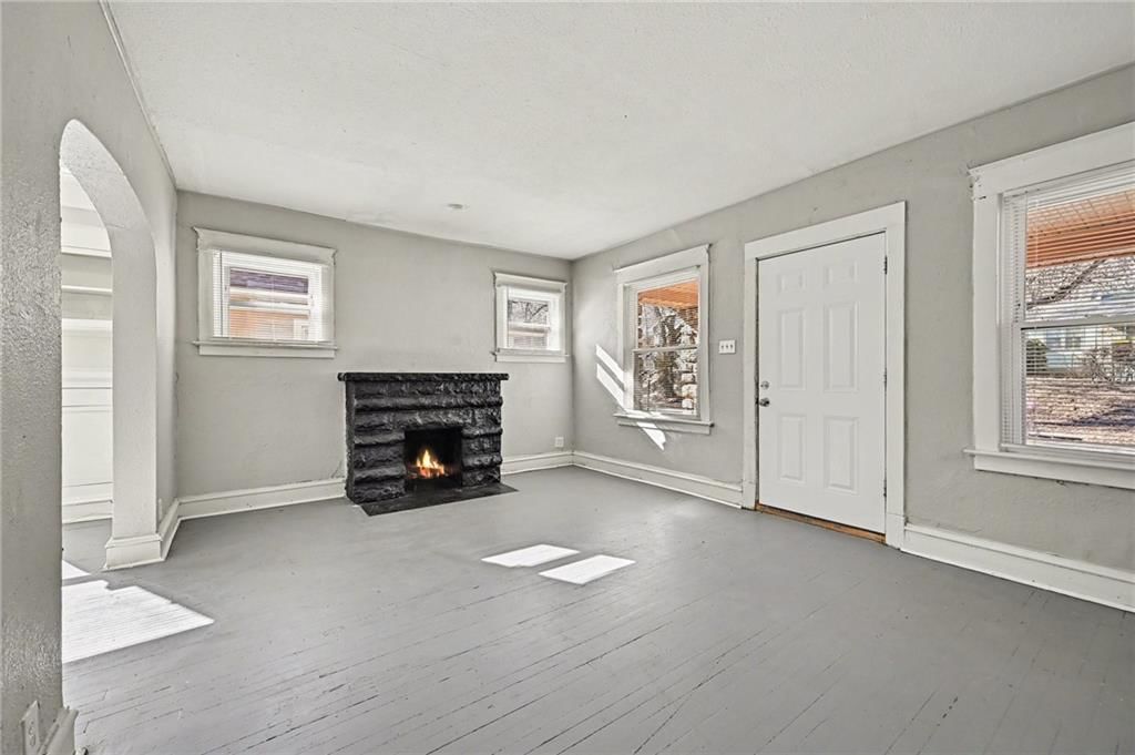 2463 Denver Avenue — photo 5