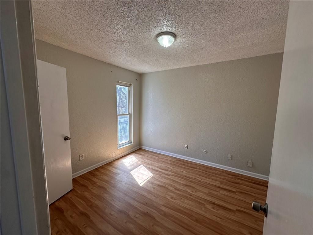 9516 Manning Avenue — photo 7
