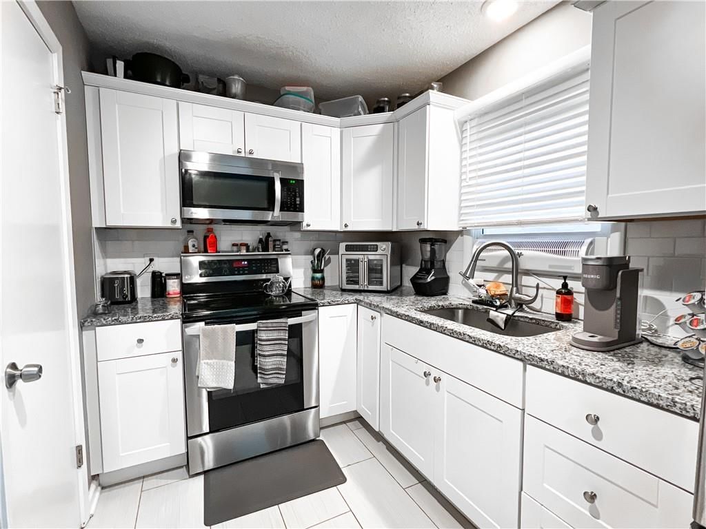13213 Winchester Avenue — photo 9