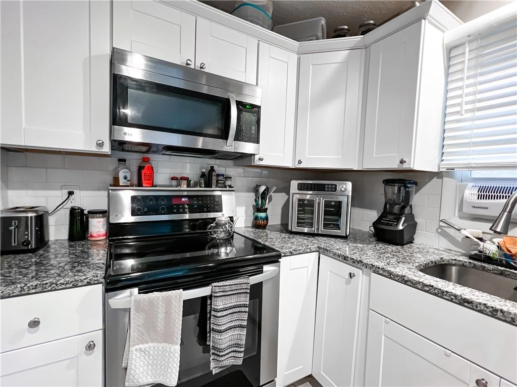13213 Winchester Avenue — photo 10