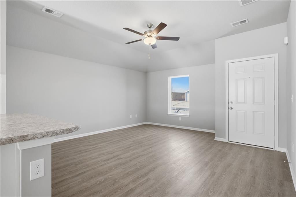 597 W Bluebird Street — photo 4