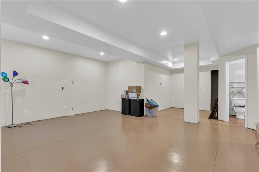 2208 SW MORRIS Drive — photo 32
