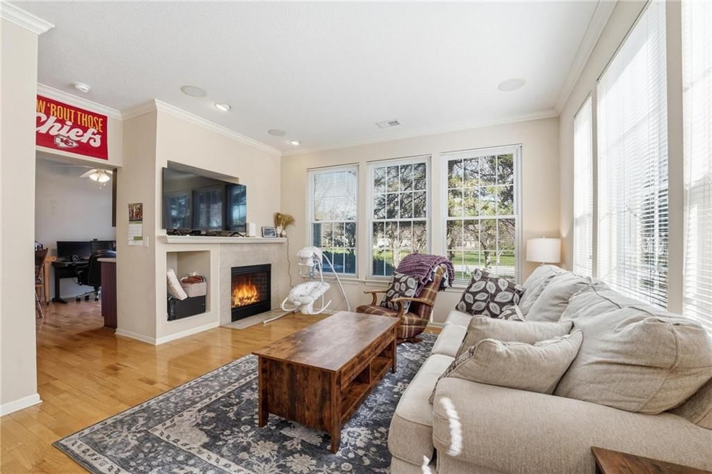 Photo 11 of 47 - 21050 W 118th Terrace