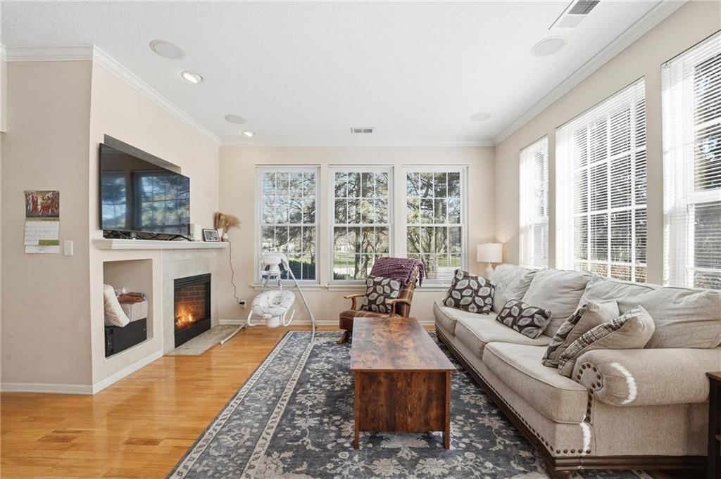 Photo 12 of 47 - 21050 W 118th Terrace