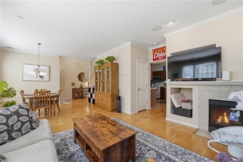 Photo 14 of 47 - 21050 W 118th Terrace