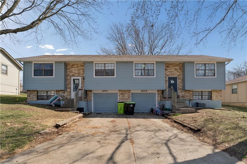 201-203 Brookridge Drive, Harrisonville, MO