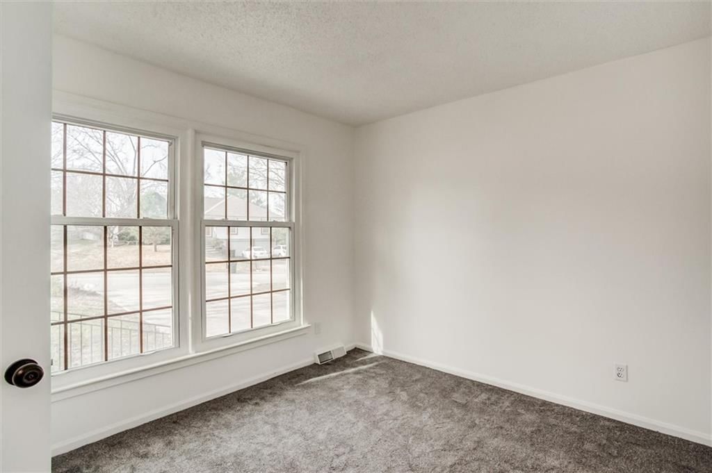 10106 NW Mirror Lake Drive — photo 13