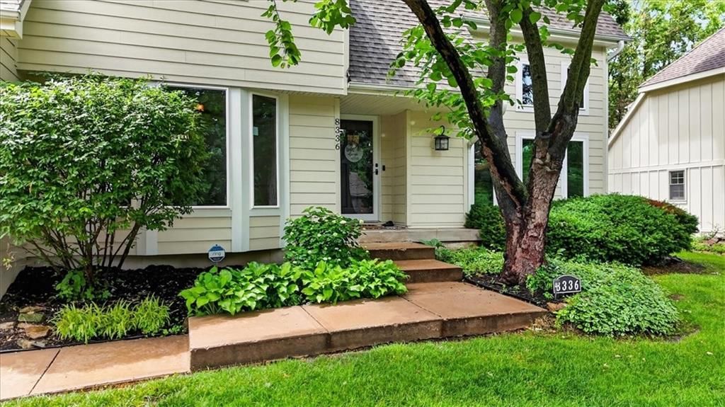 8336 Rosehill Road, Lenexa, KS
