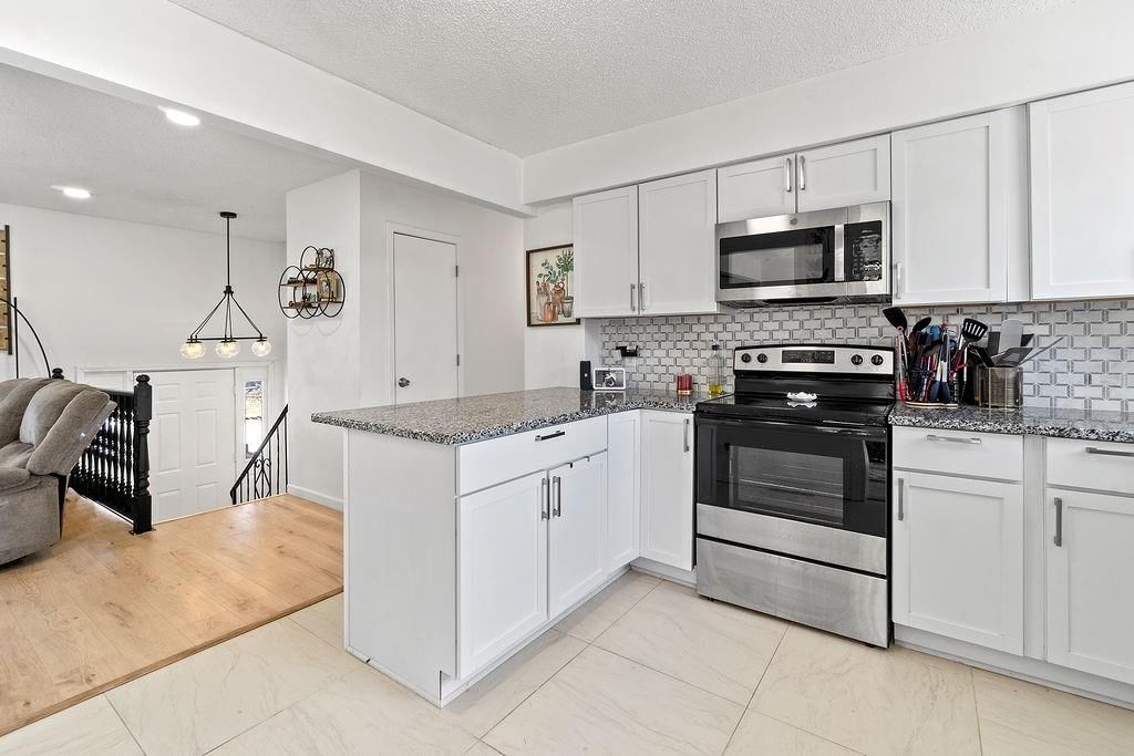 Photo 8 of 32 - 2225 E Taylor Drive