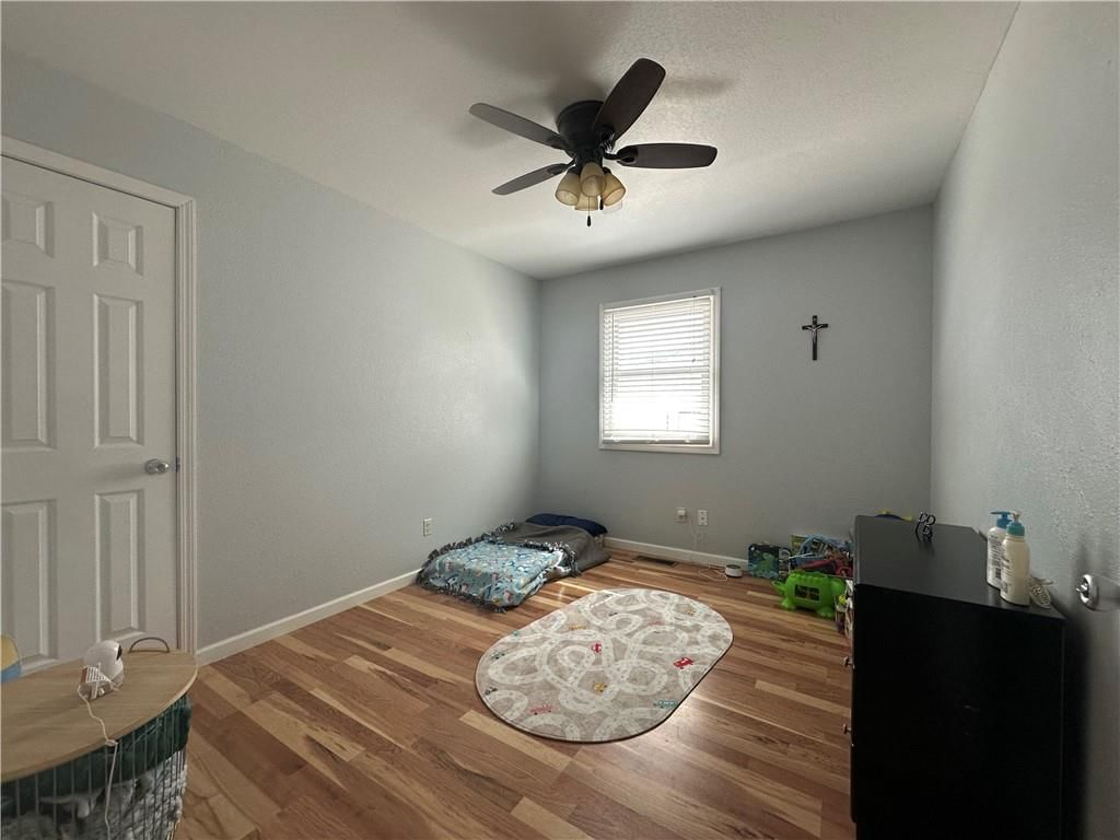 922 E 4th Street — photo 15