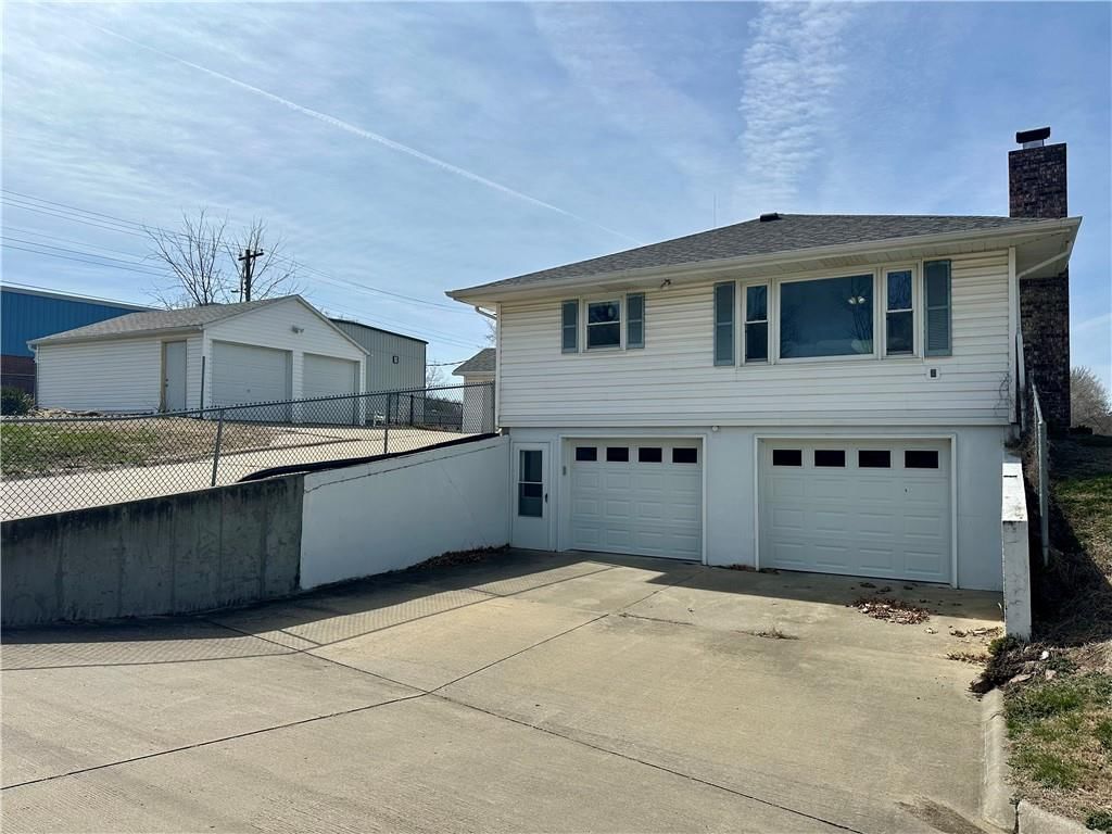 922 E 4th Street — photo 19