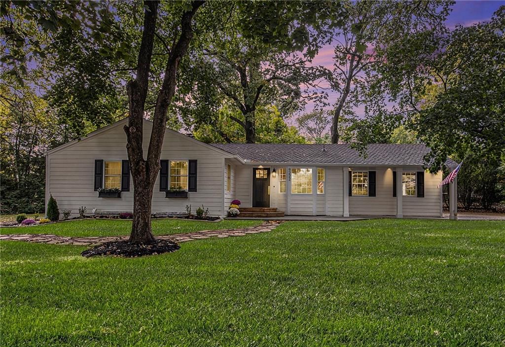 9222 Belinder Road, Leawood, KS