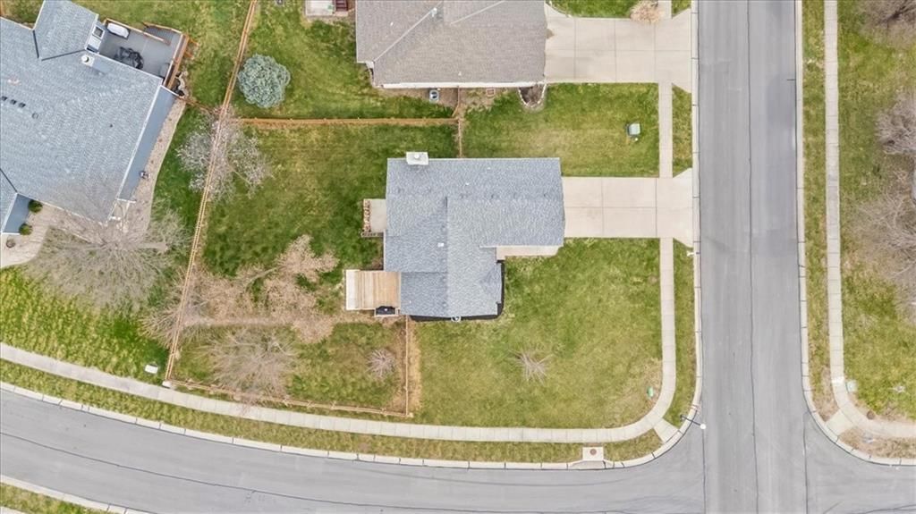 1104 Regency Drive — photo 28