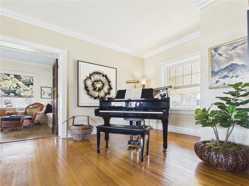 304 W 9th Street — photo 11