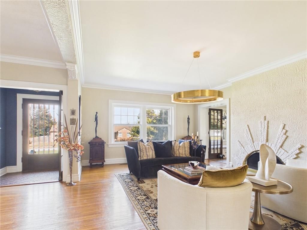 304 W 9th Street — photo 14