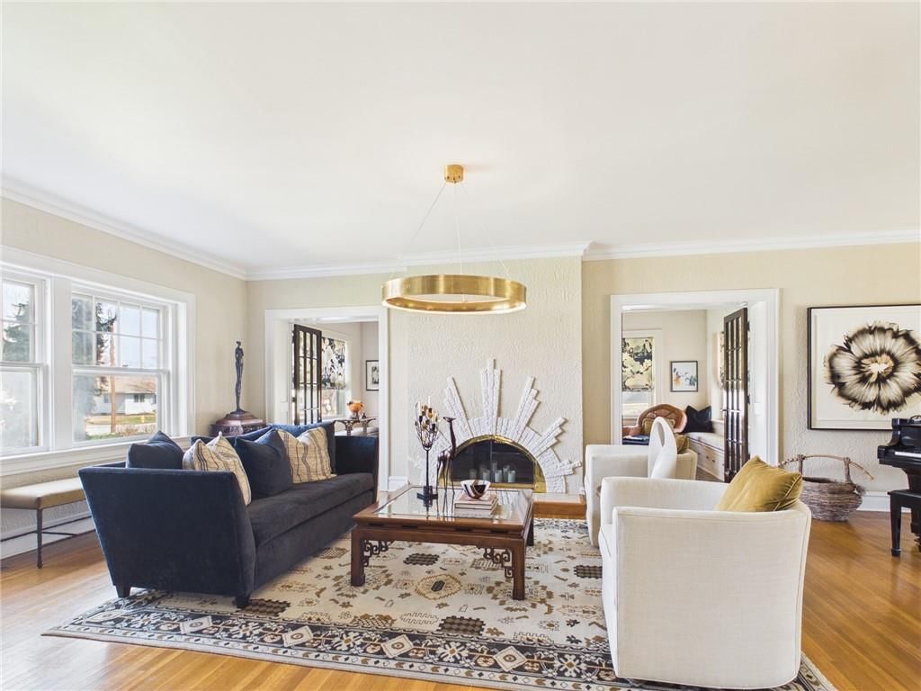 304 W 9th Street — photo 16