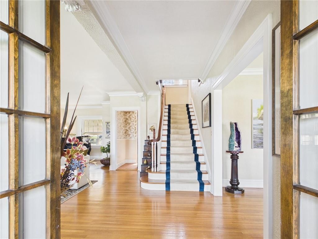 304 W 9th Street — photo 5