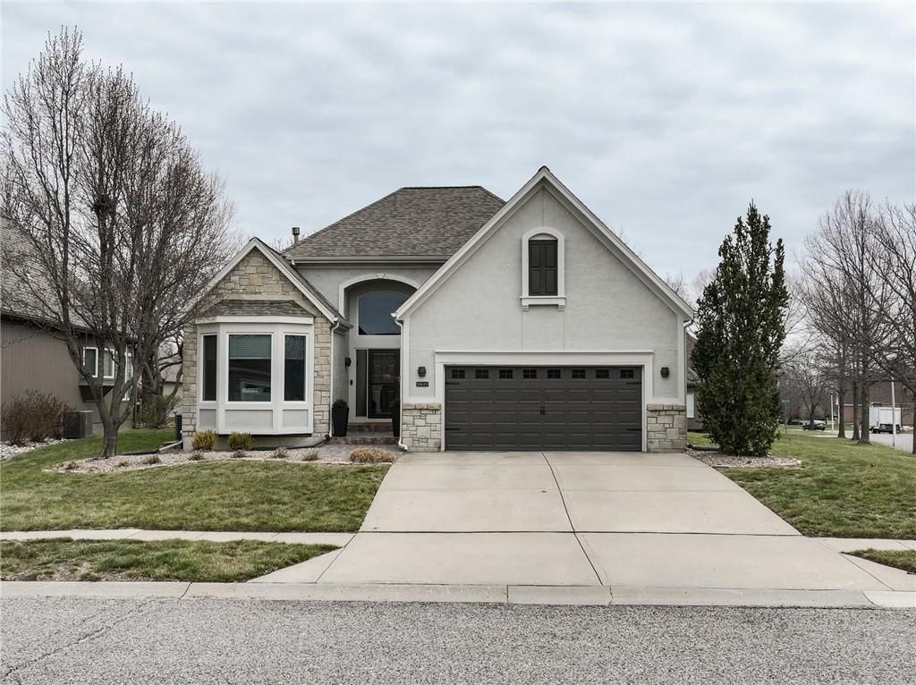 9839 Vista Drive, Lenexa, KS
