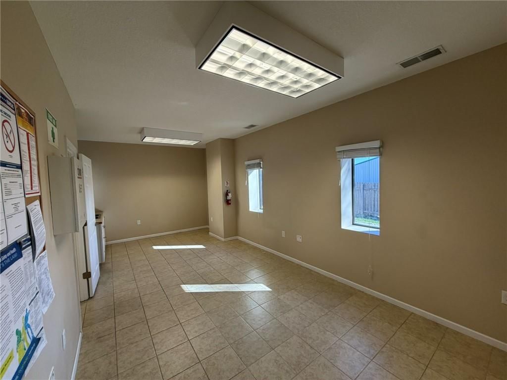 1221 E 25th Street — photo 30