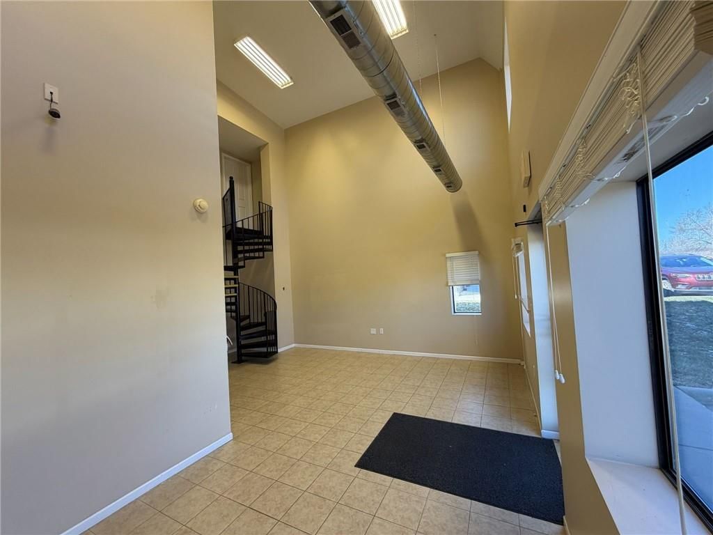 1221 E 25th Street — photo 32
