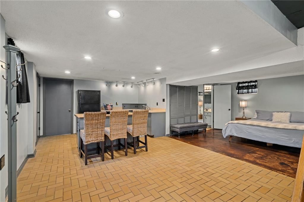 7509 N Baltimore Avenue — photo 48