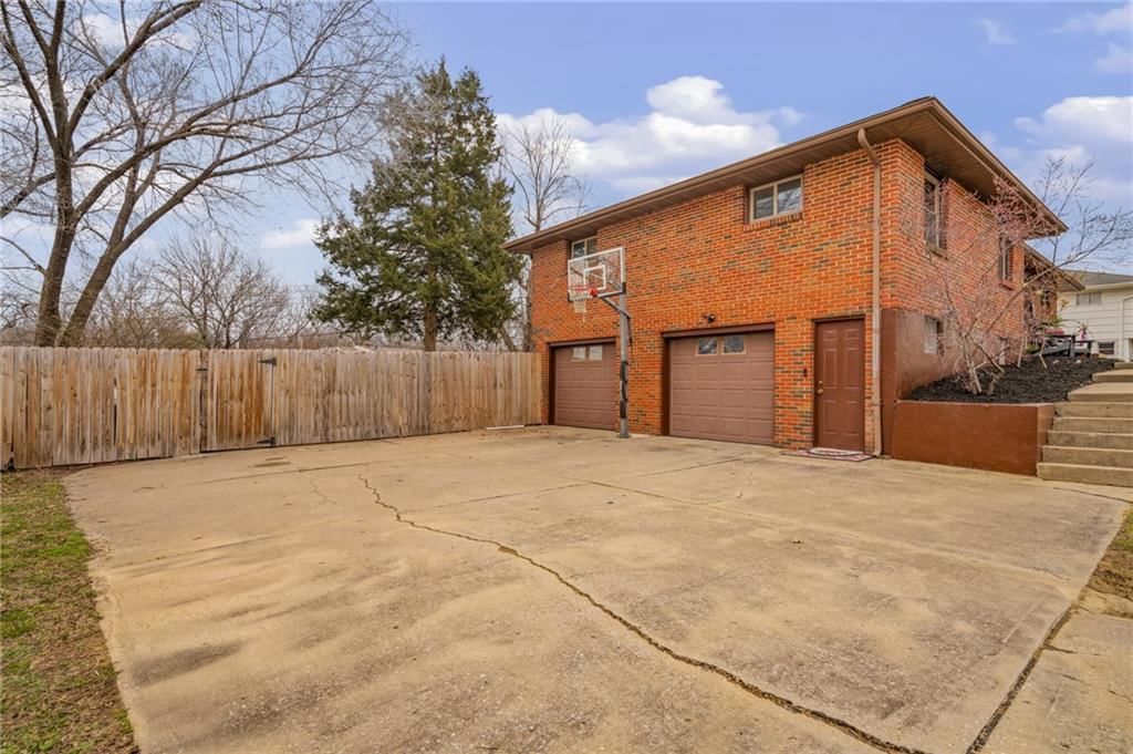 7509 N Baltimore Avenue — photo 66