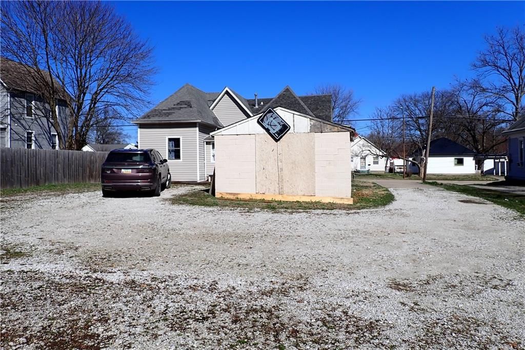 318 E Ohio Street — photo 14