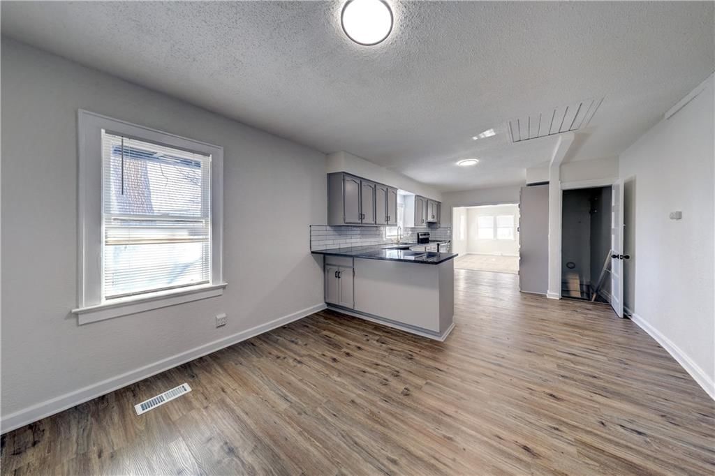 718 E Gudgell Avenue — photo 5