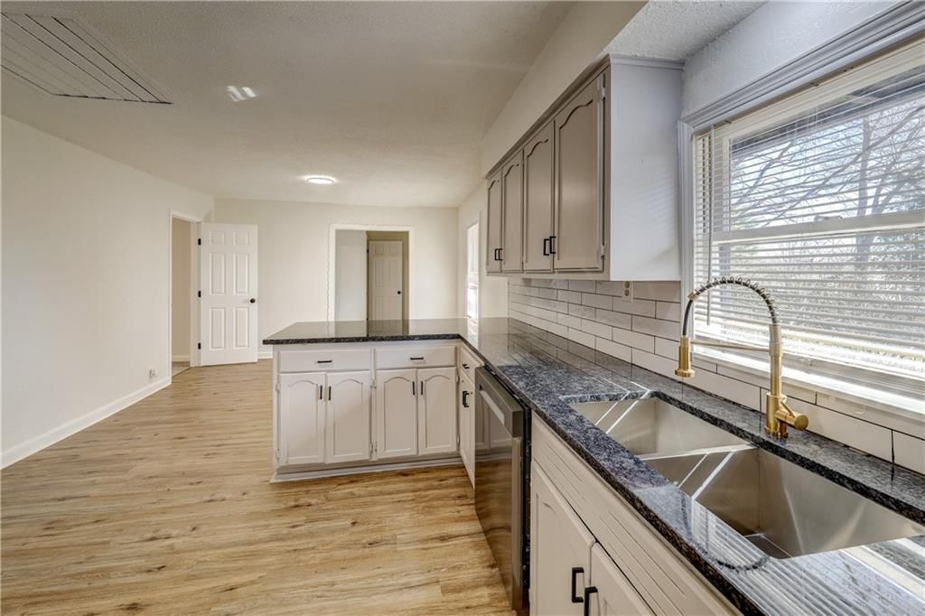718 E Gudgell Avenue — photo 6