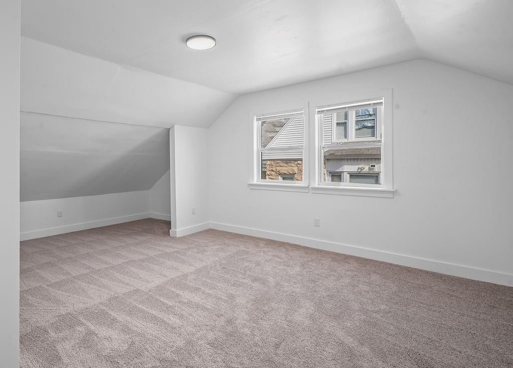 1030 Waverly Avenue — photo 8