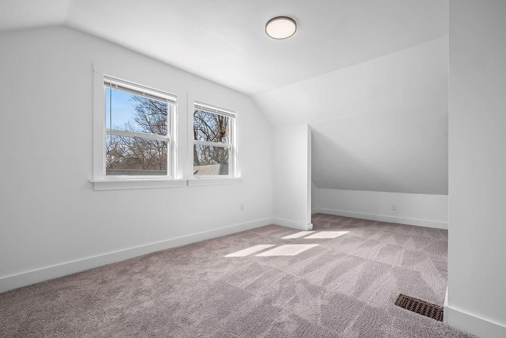1030 Waverly Avenue — photo 10