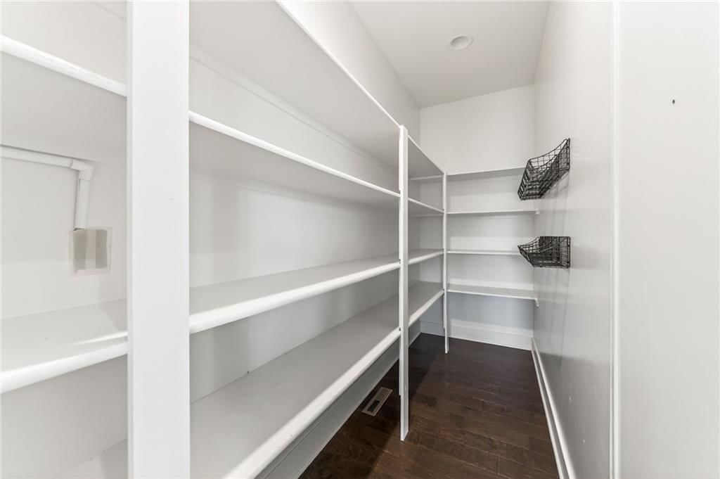 8200 N Sycamore Avenue — photo 17