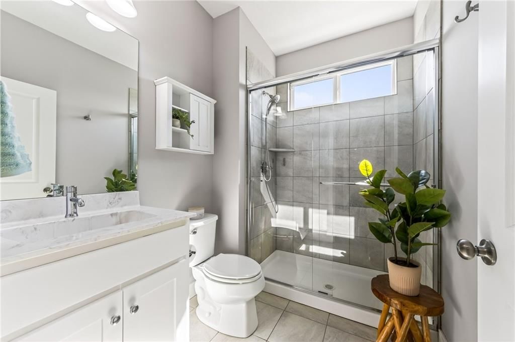 8200 N Sycamore Avenue — photo 24