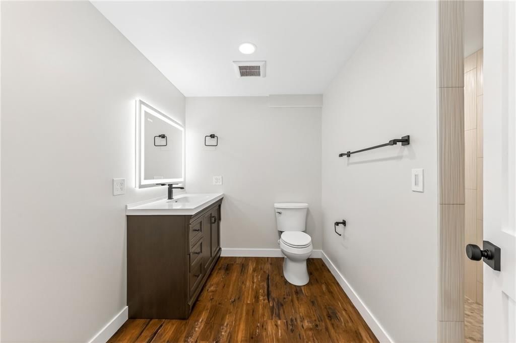 8200 N Sycamore Avenue — photo 30