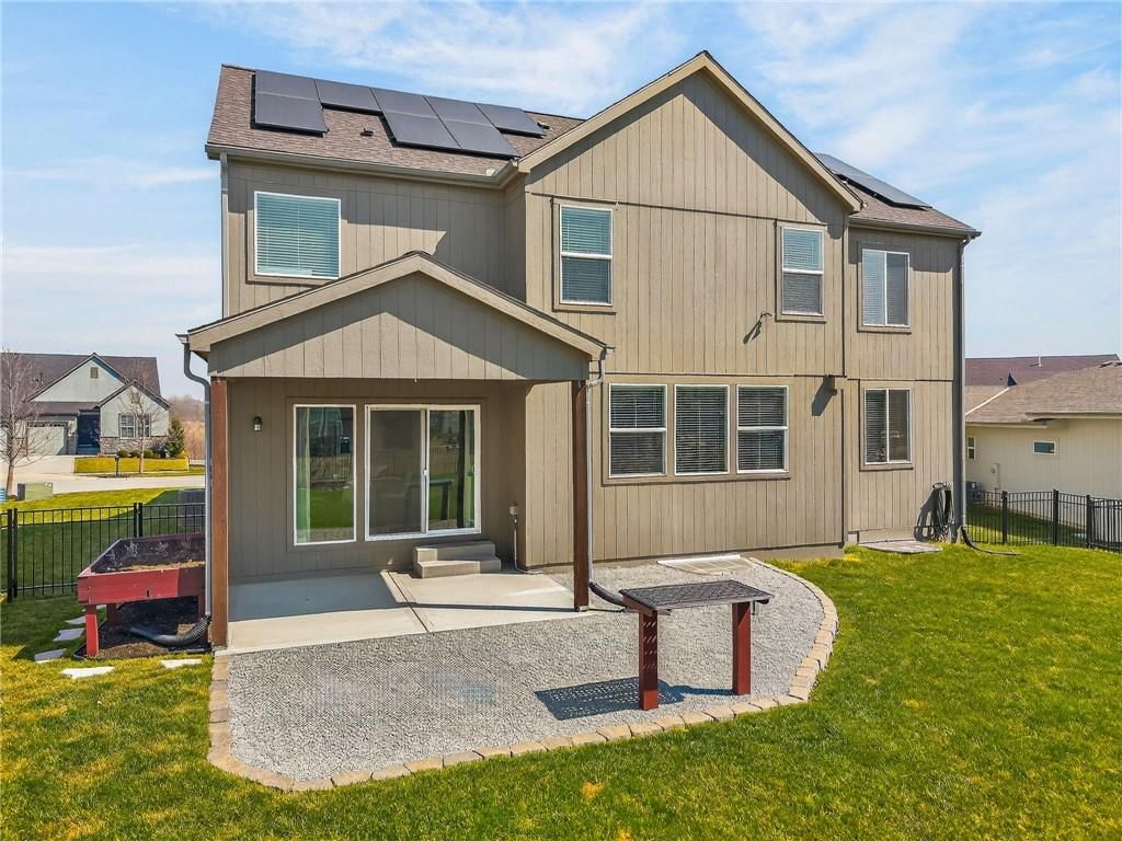 8200 N Sycamore Avenue — photo 50